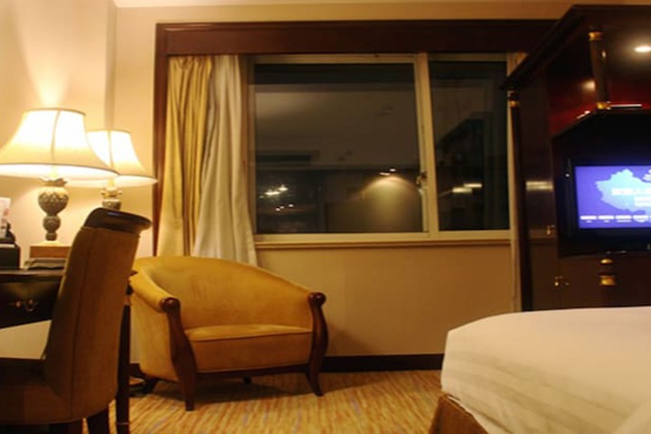 Room 12 of 68