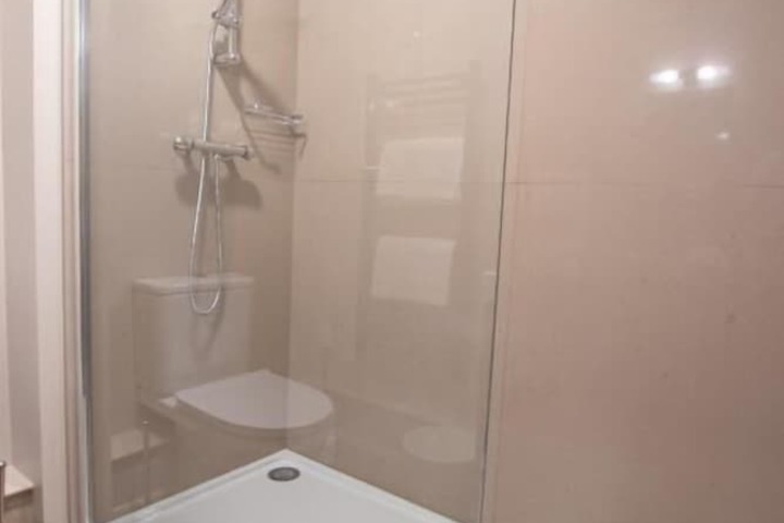 Room 6 of 12