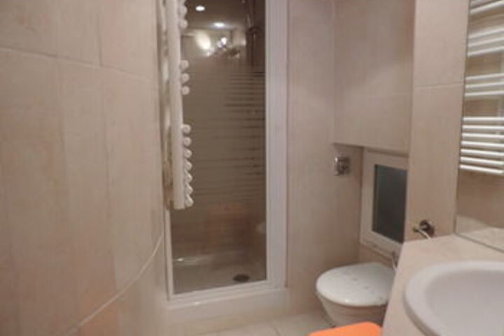 Room 4 of 38