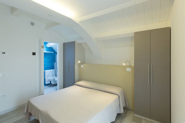 Room 6 of 36