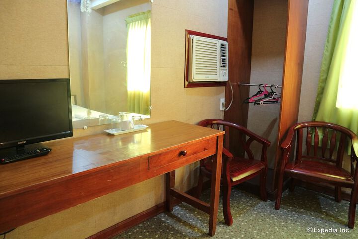 Room 12 of 27