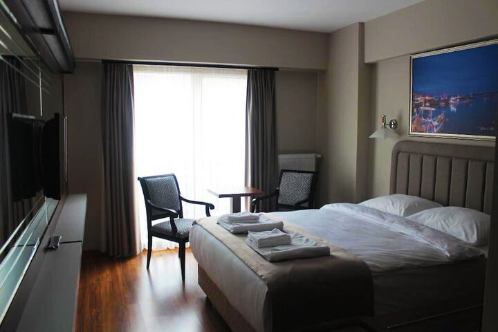 Room 10 of 25