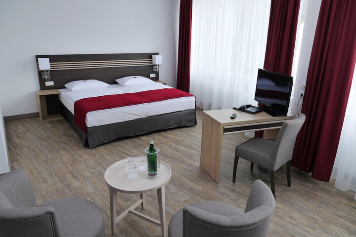 Room 4 of 43