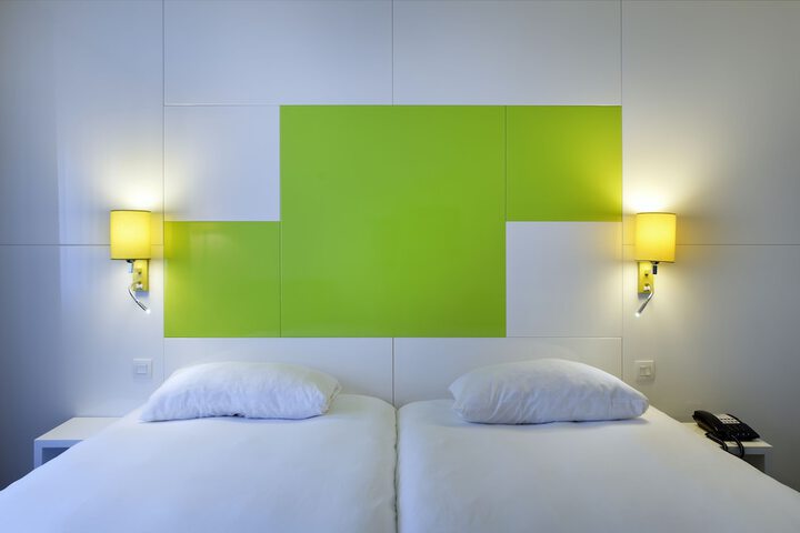 Room 7 of 90