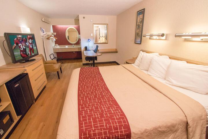 Standard King Bed Accessible (4 of 23)