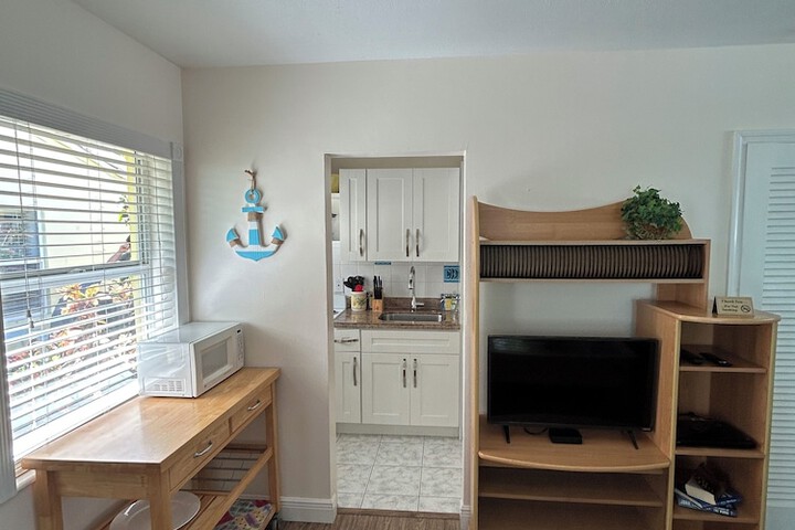 Room 4 of 141