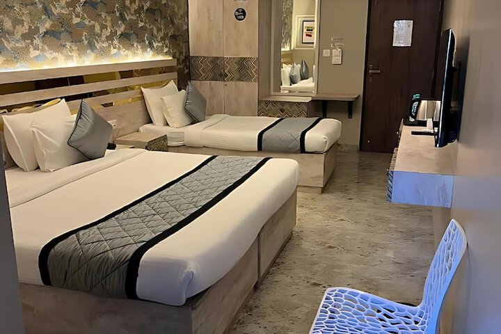 Room 10 of 30