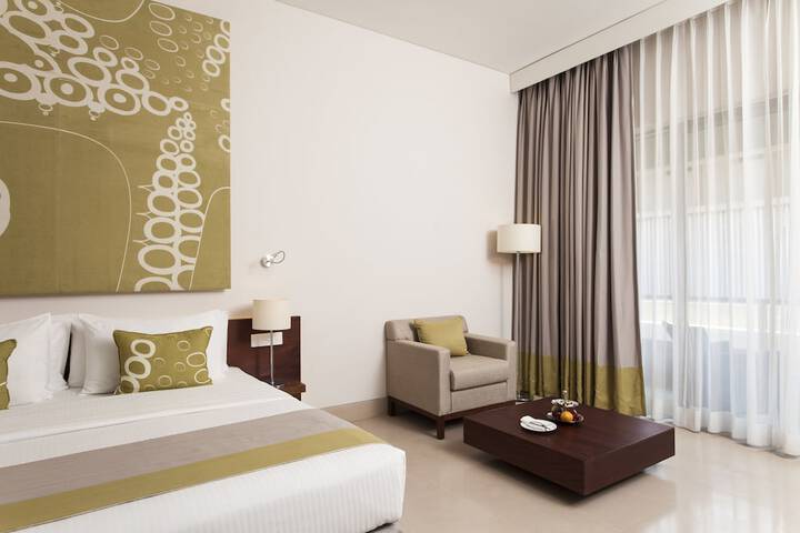 Hotel Exterior 118 of 121