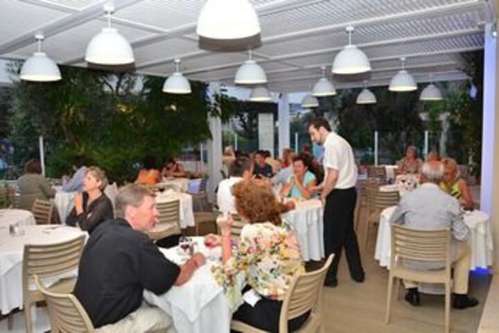 Dining 52 of 59
