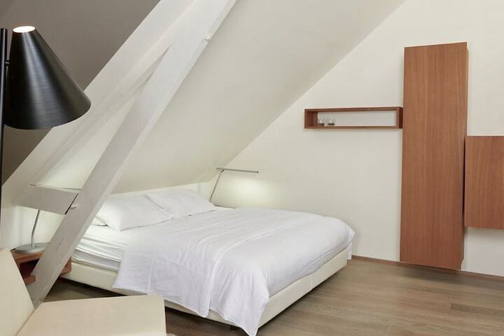 Room 8 of 44