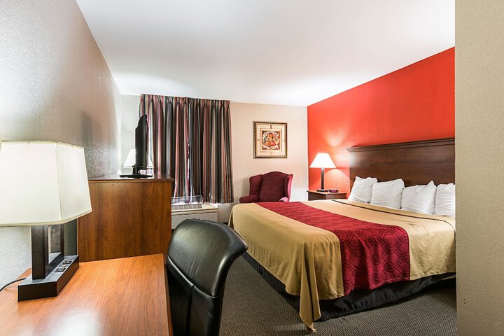 1 King Bed (15 of 15)