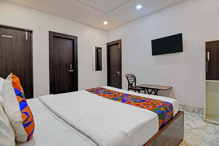 Room 10 of 26