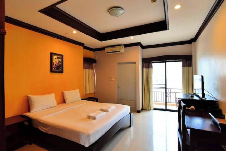 Room 7 of 27