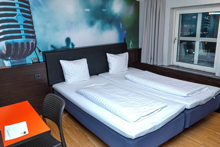 Room 40 of 99