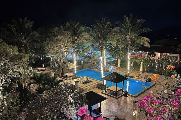 Hotel Pool