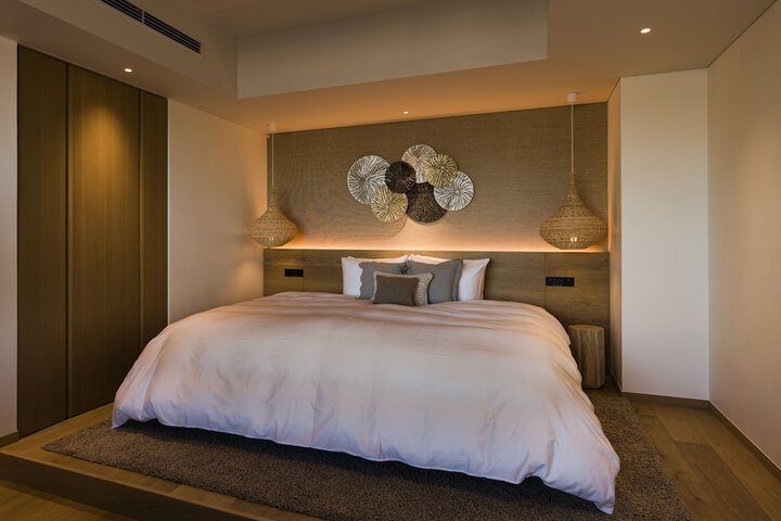 Room 2 of 32