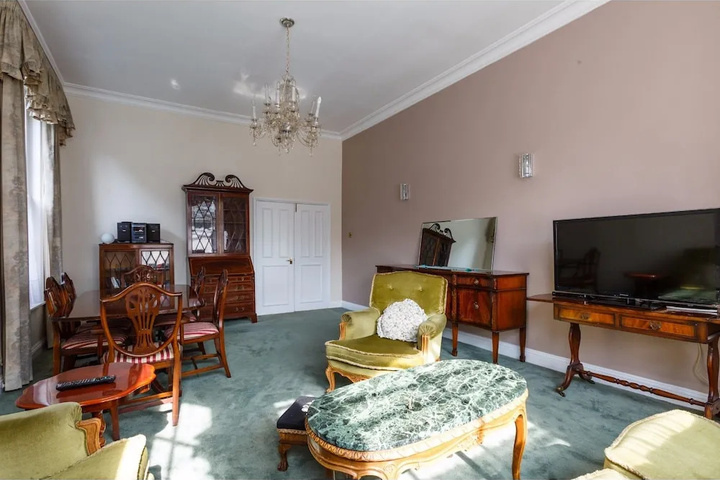 Room 2 of 10