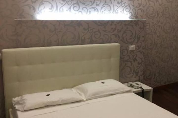 Room 12 of 63