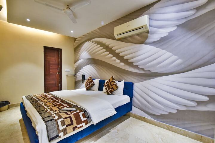 Room 11 of 24
