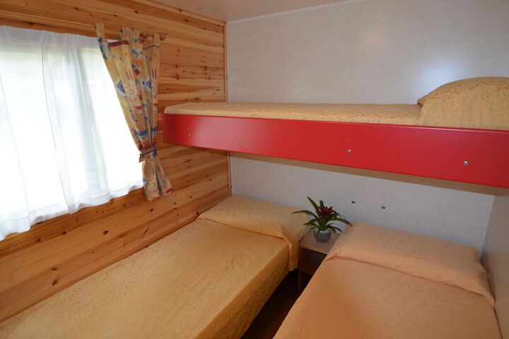 Room 2 of 40