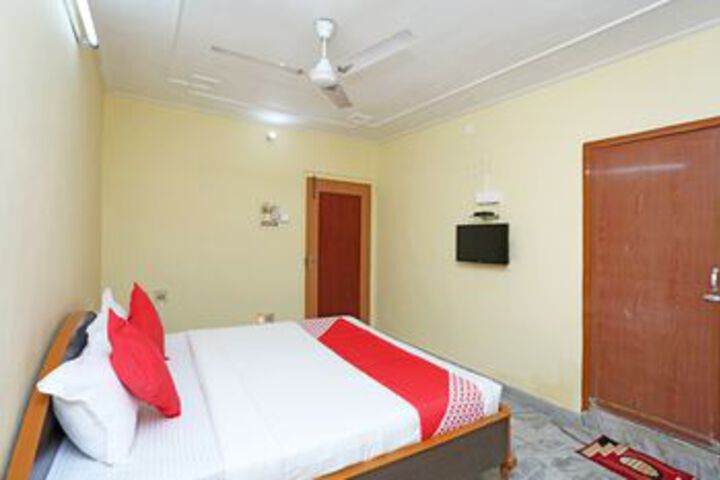 Room 11 of 21