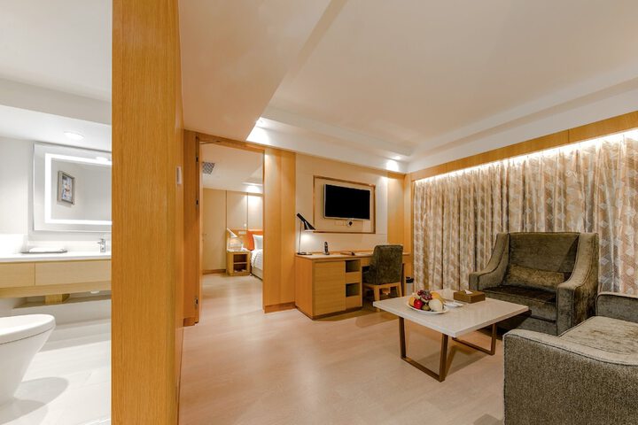 Room 16 of 36
