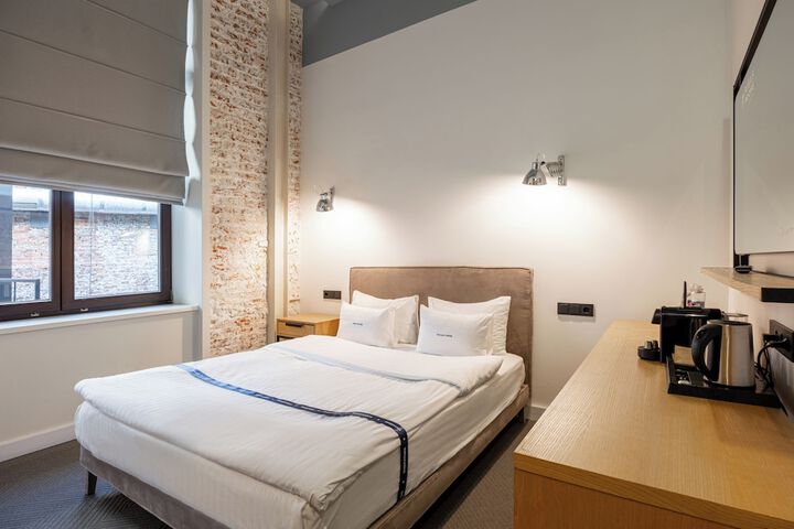 Room 16 of 62