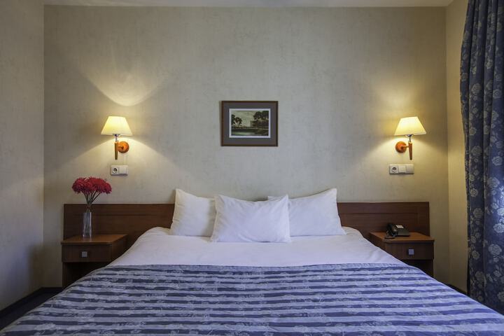 Room 6 of 47