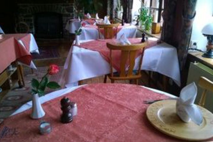 Dining 18 of 19