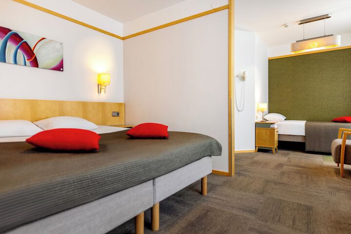Room 52 of 101
