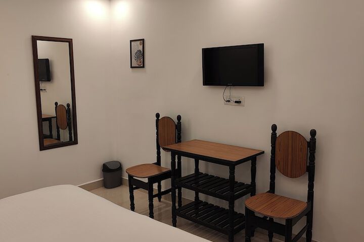 Room 5 of 13