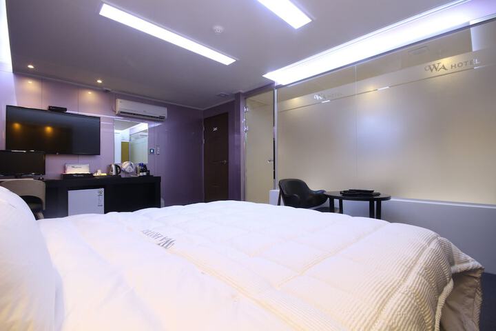 Room 17 of 36
