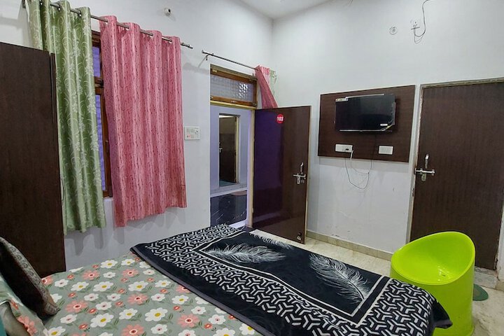 Room 10 of 25