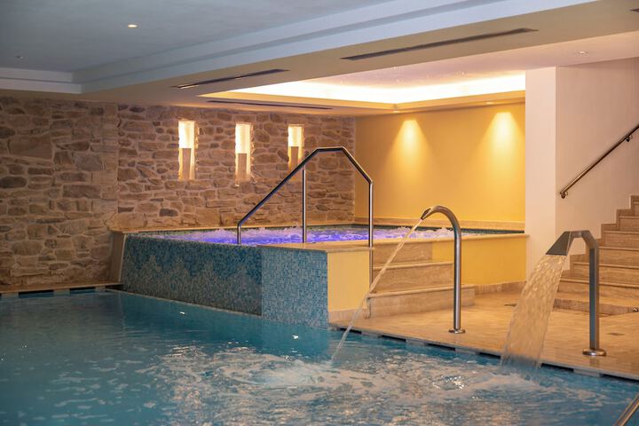 Pool 52 of 76