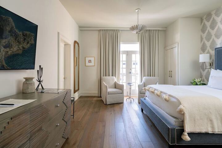 Room 48 of 104