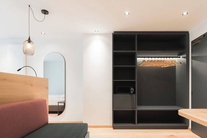 Room 43 of 173