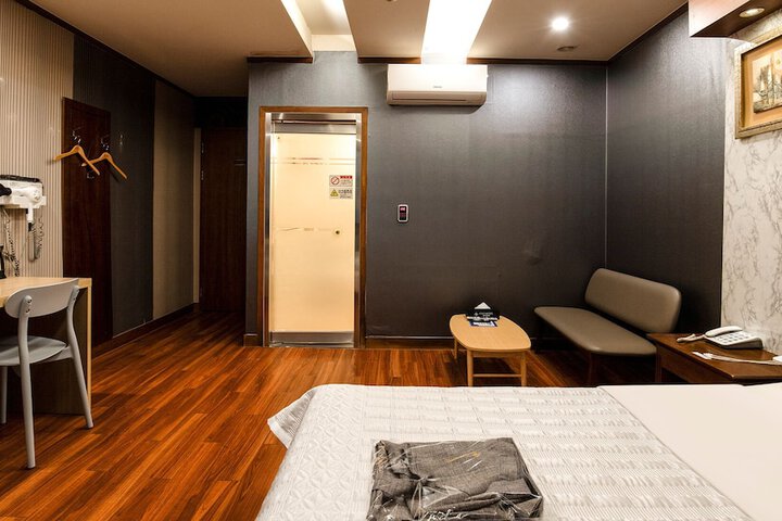 Room 5 of 21