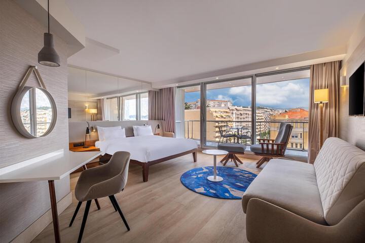 Room 54 of 167