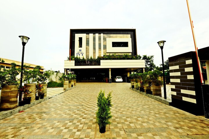 Hotel Exterior 18 of 20