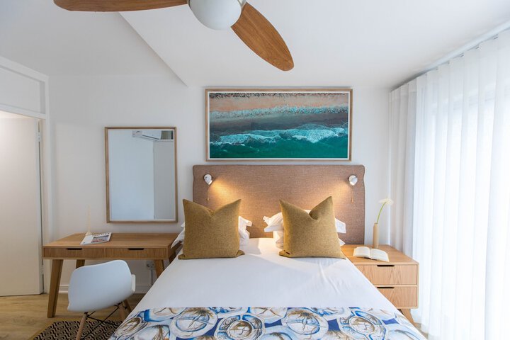 Room 4 of 115