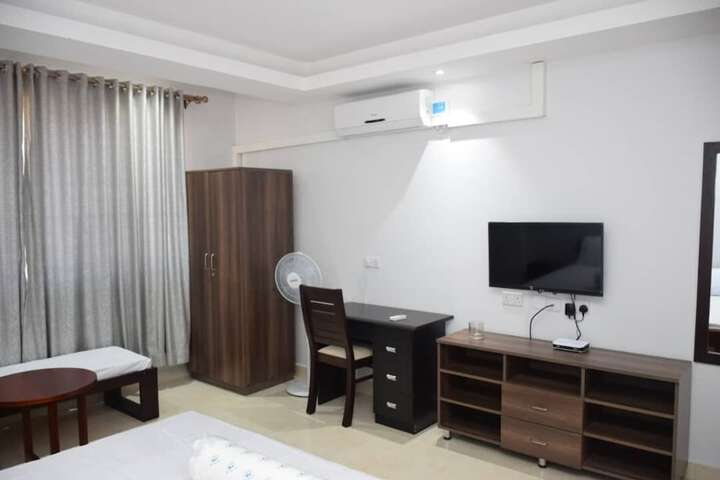 Room 8 of 16