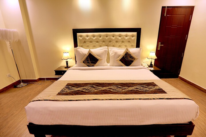 Room 5 of 14