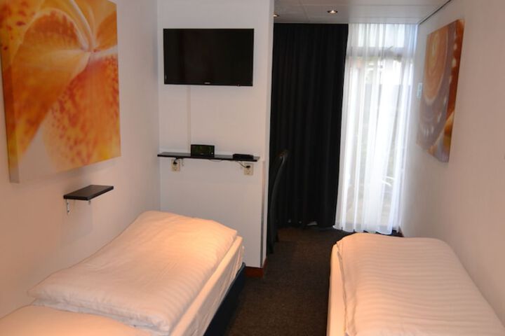 Room 2 of 42