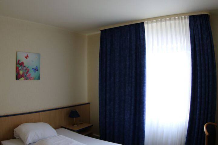 Room 9 of 39