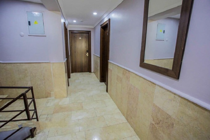 Ballroom/Hall 13 of 14