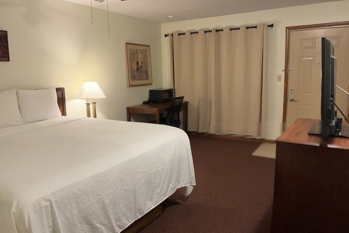 1 King Bed (11 of 11)