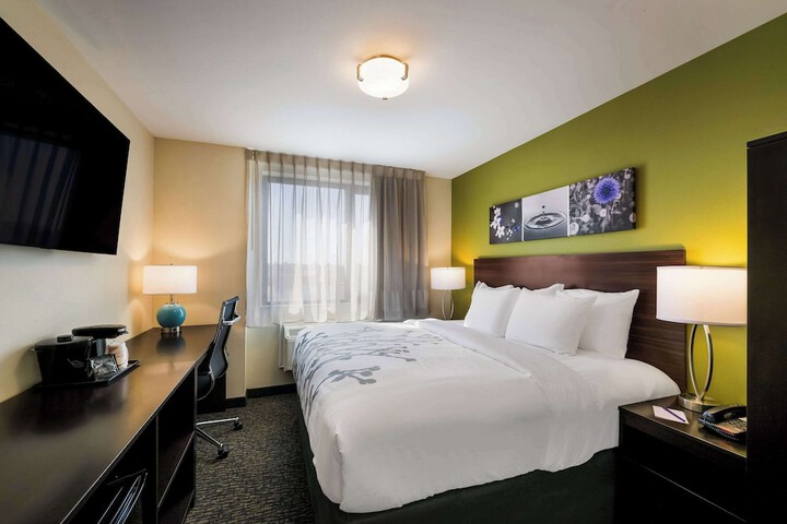 Room 27 of 40