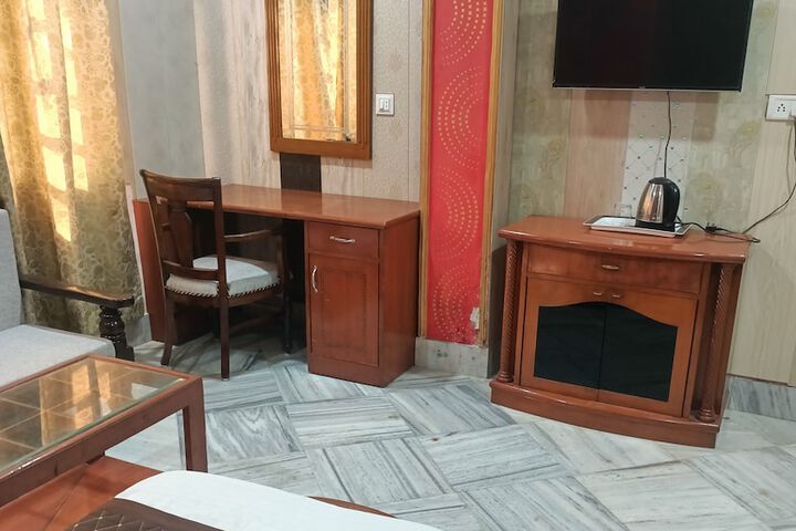 Room 18 of 37