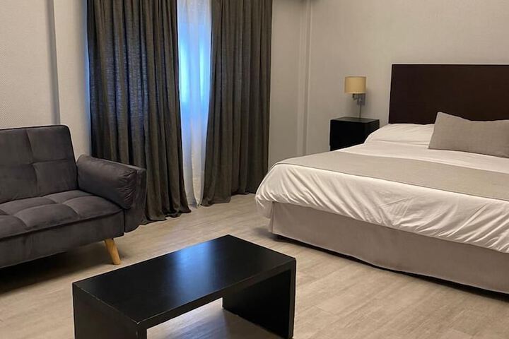 Room 13 of 37