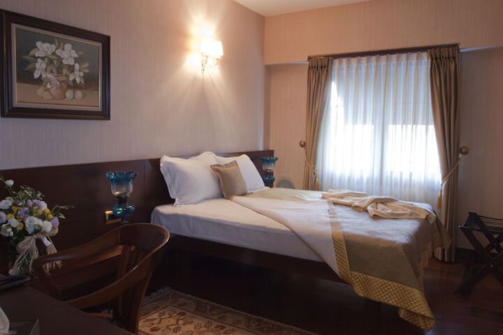 Room 7 of 32